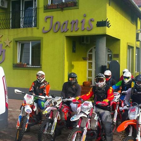Motel Ioanis Mîndruloc Exteriör bild